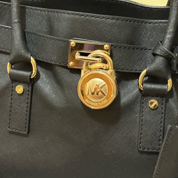 Michael Kors Hamilton leather satchel in black with gold-tone hardware. - Picture 4 of 8